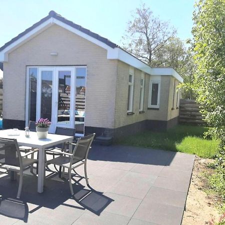 Huisje Britt Met Grote Tuin En Veel Privacy Dirkshorn Exterior photo