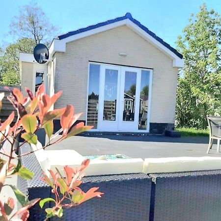 Huisje Britt Met Grote Tuin En Veel Privacy Dirkshorn Exterior photo