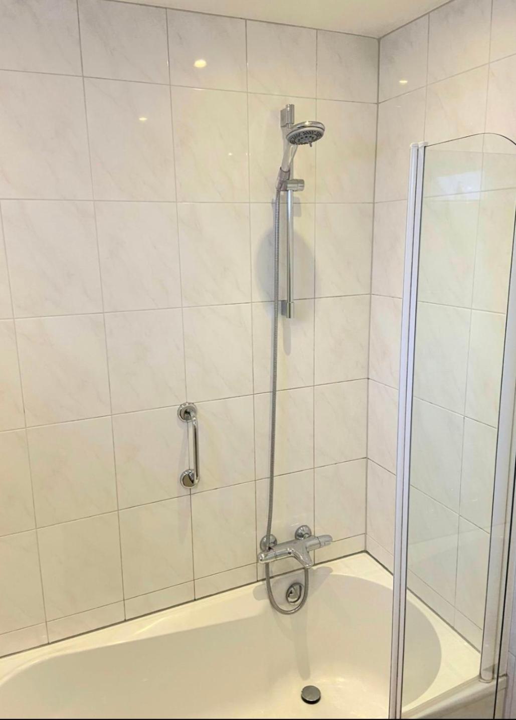 Huisje Britt Met Grote Tuin En Veel Privacy Dirkshorn Exterior photo